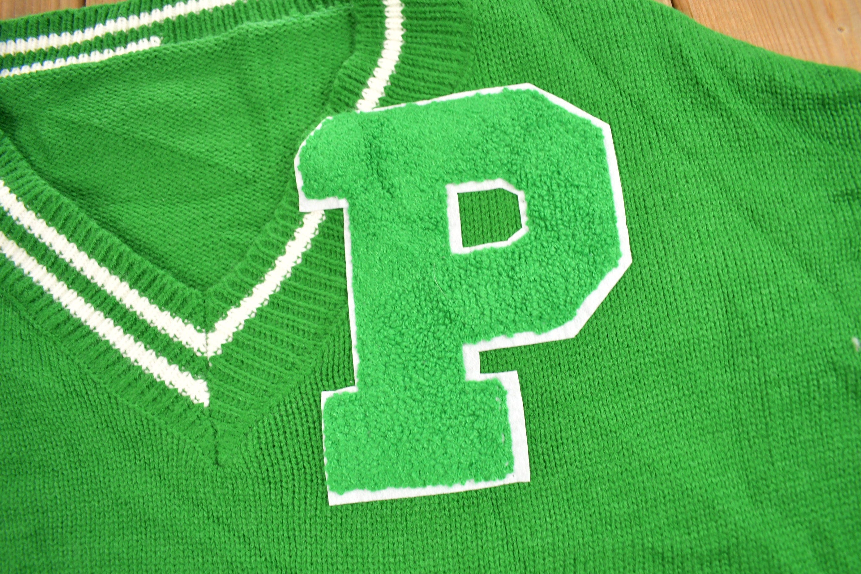 Vintage 1960s Collegiate Knitted V-Neck Sweater Men's XL - Image 4