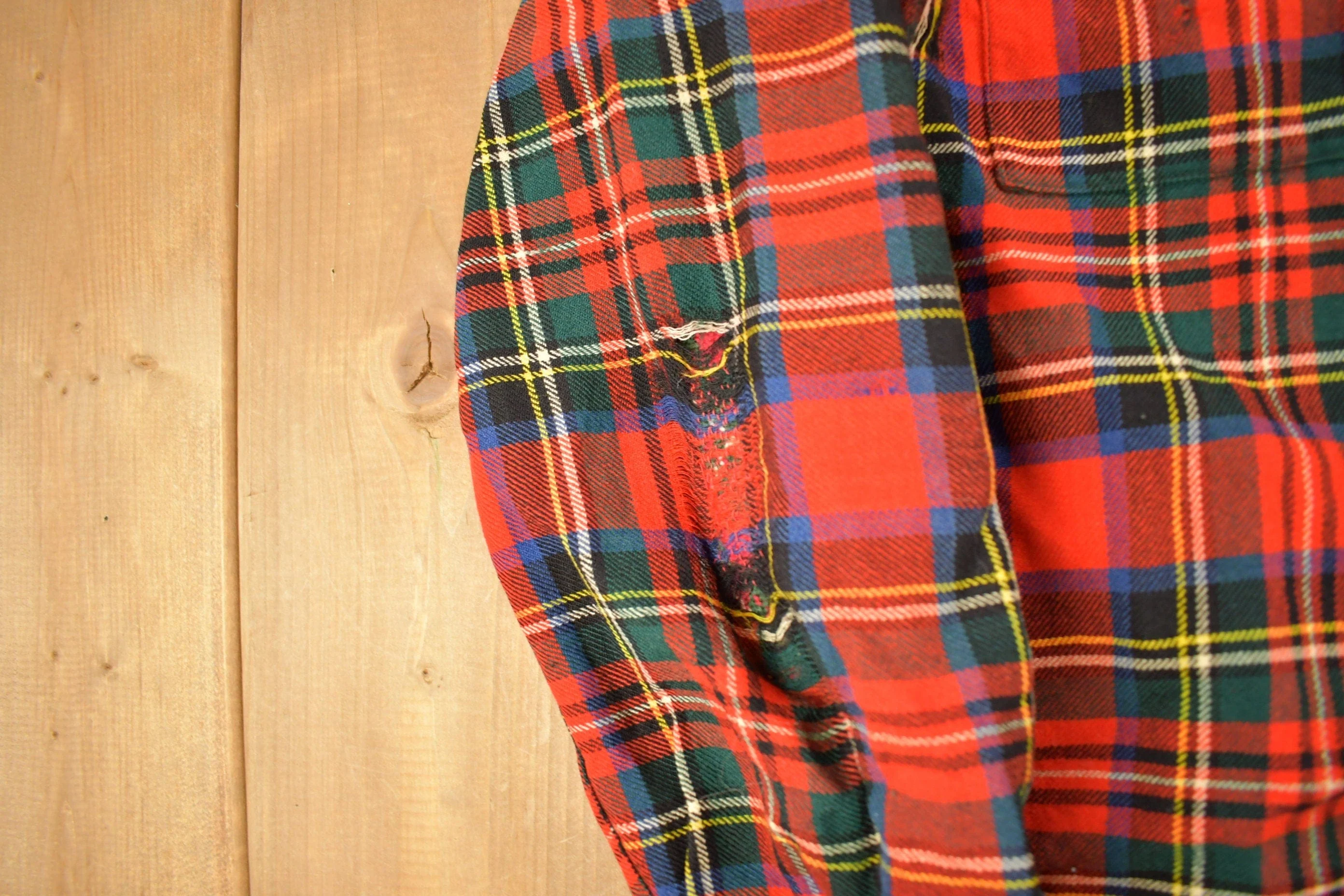 Vintage 1960s Lochan Authentic Tartan Plaid Flannel Button Up Shirt Men's MMen's Medium - Image 6
