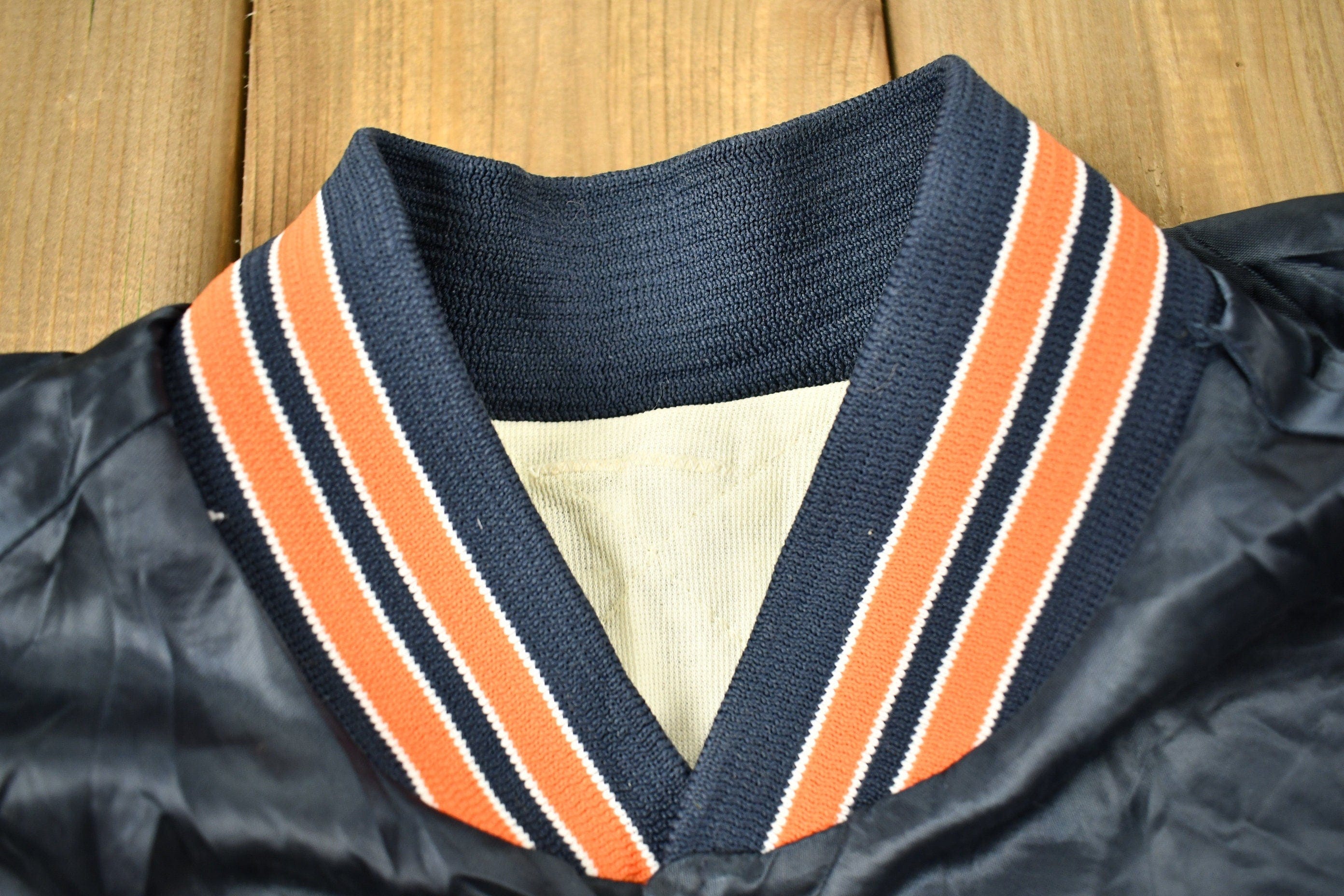 Vintage 1980s Chicago Bears NFL Satin Snap Button Bomber Jacket Men's XL - Image 4