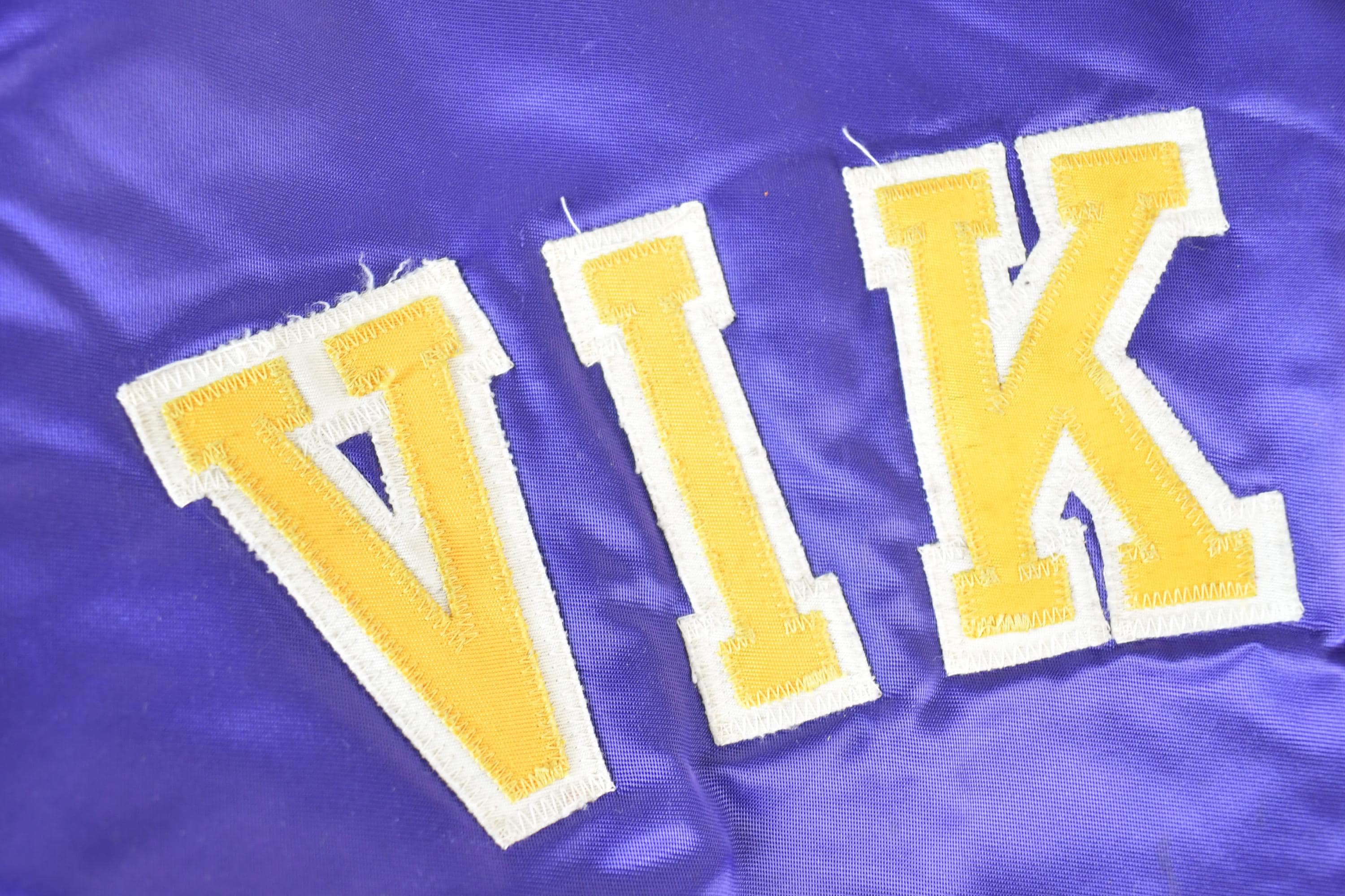 Vintage 1980s Minnesota Vikings Team NFL Football Chalk Line Satin Button Up Bomber Embroidered Puffer Jacket - Image 8