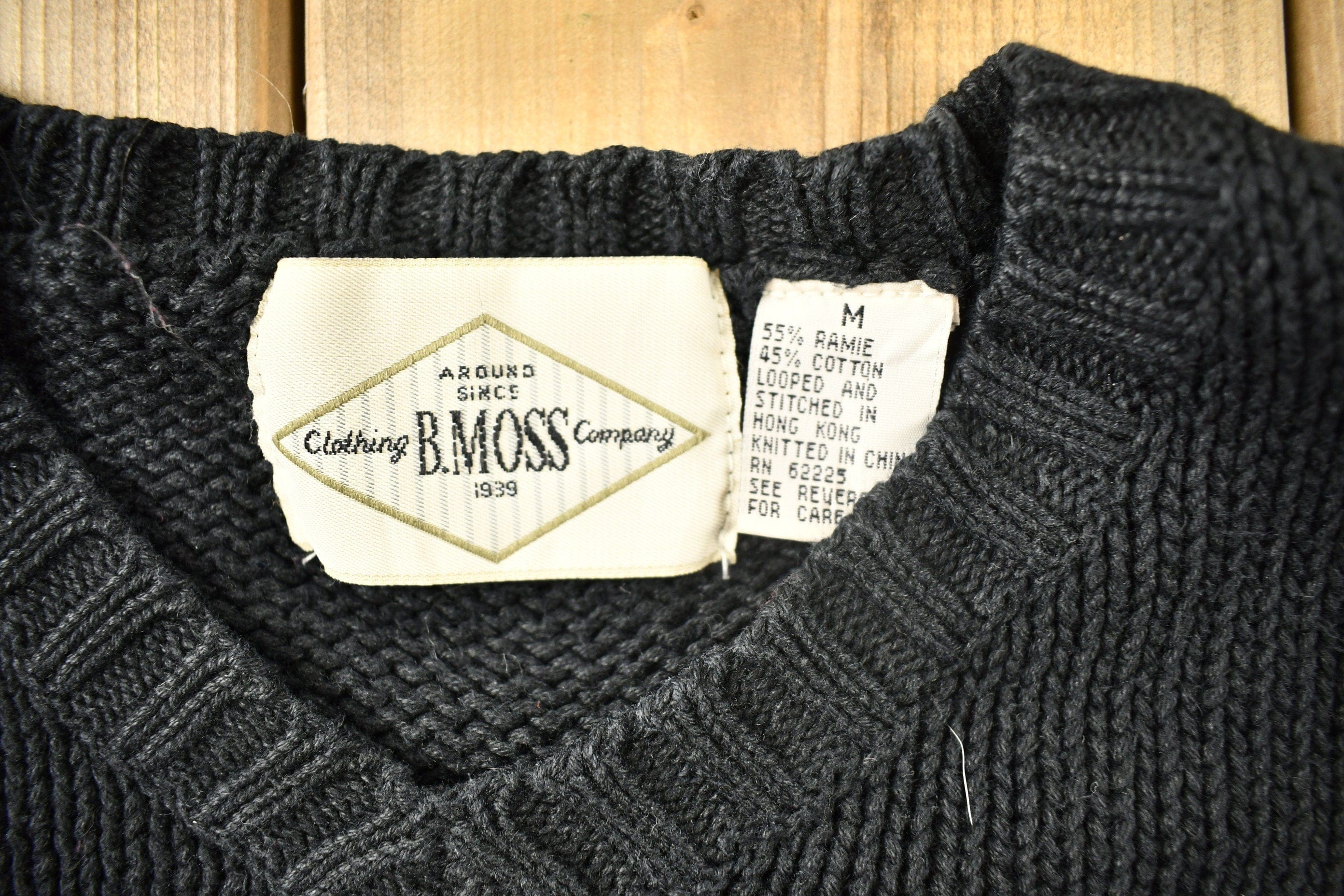 Vintage 1990s B.Moss Clothing Company Knitted V-Neck Sweater Men's Medium - Image 3