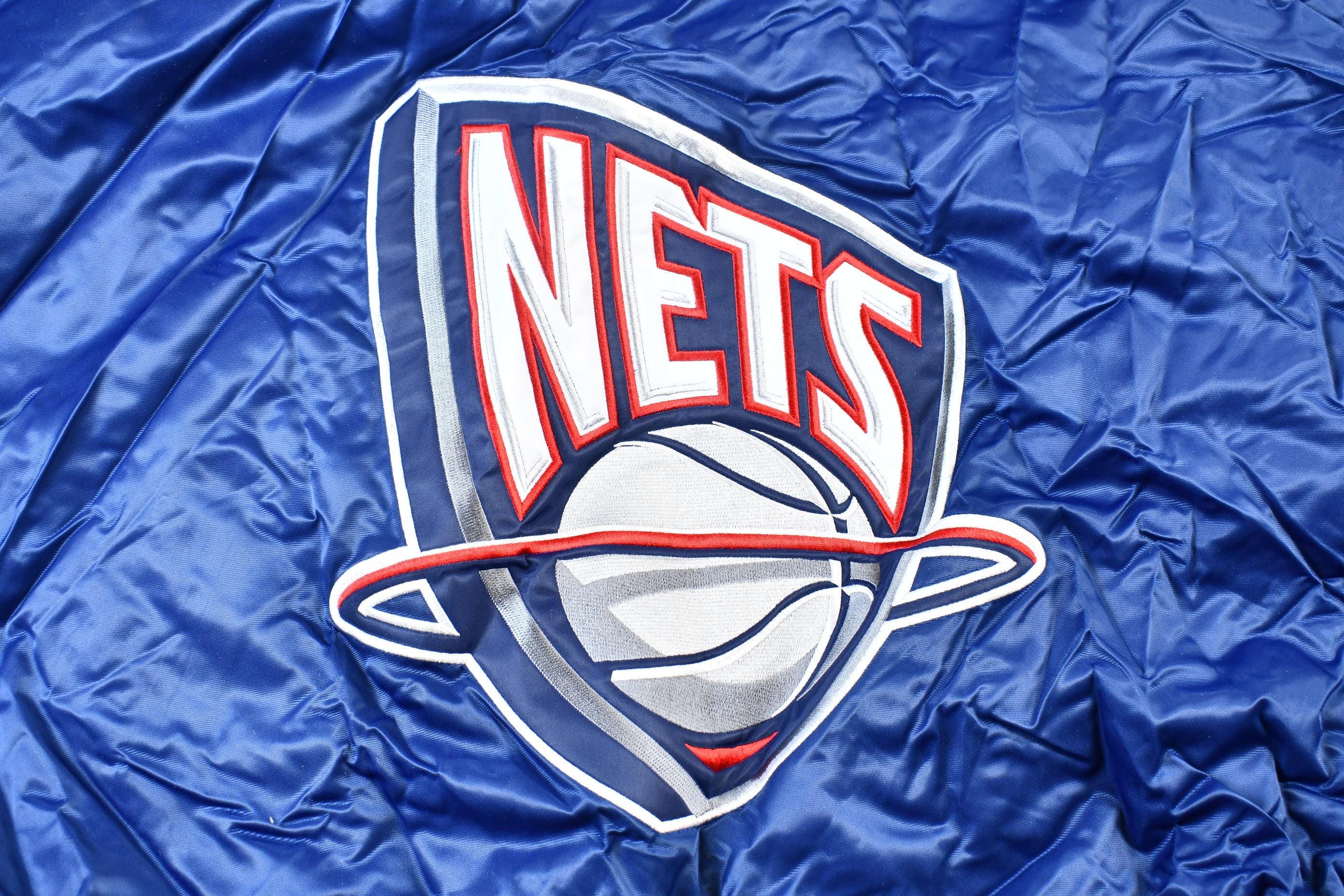 Vintage 1990s Bigman Sports New Jersey Nets NBA Basketball Embroidered Snap Button Satin Bomber Jacket Men's 4XL - Image 6