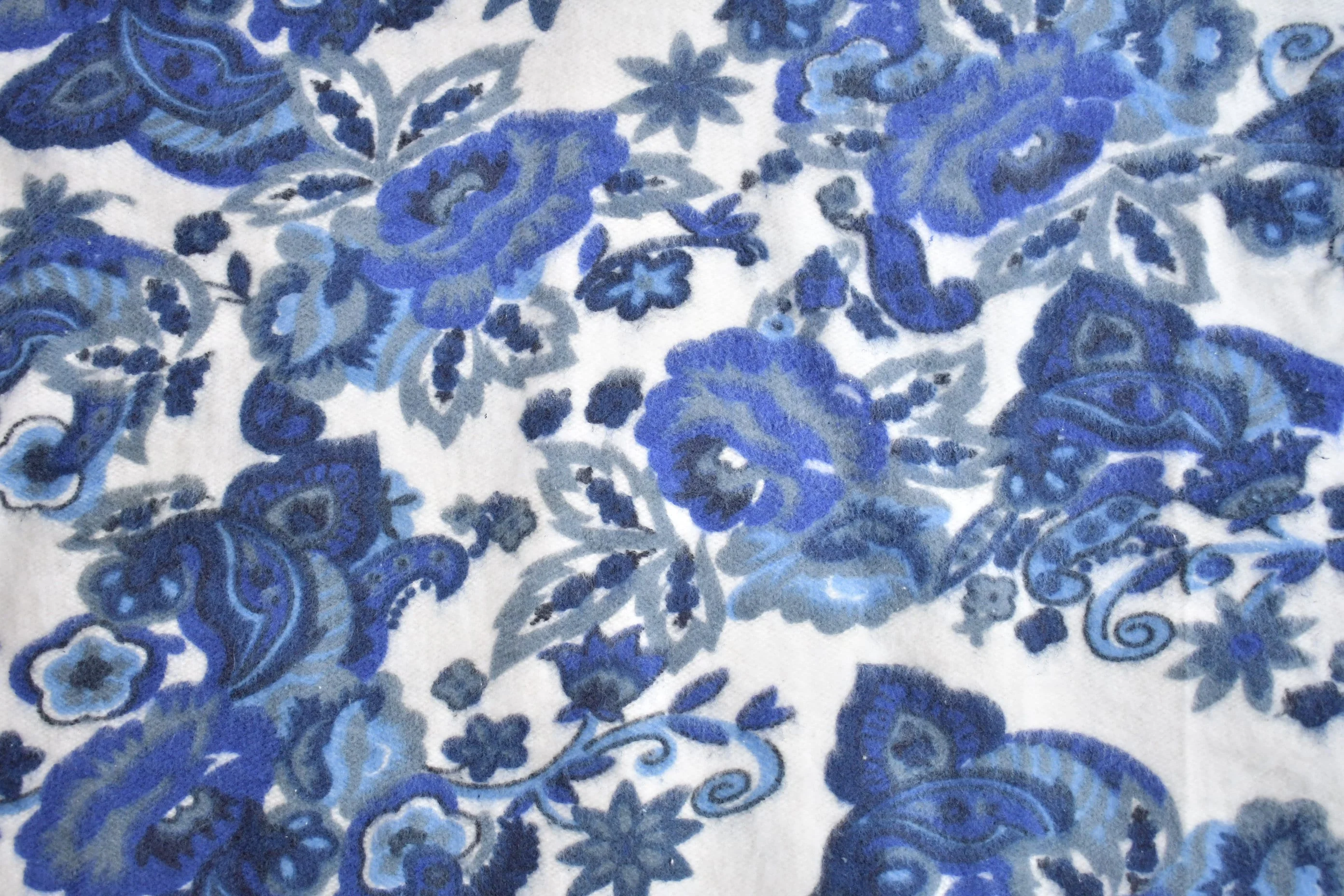Vintage 1990s Blue Floral Fleece Sweatshirt Men's Medium - Image 3