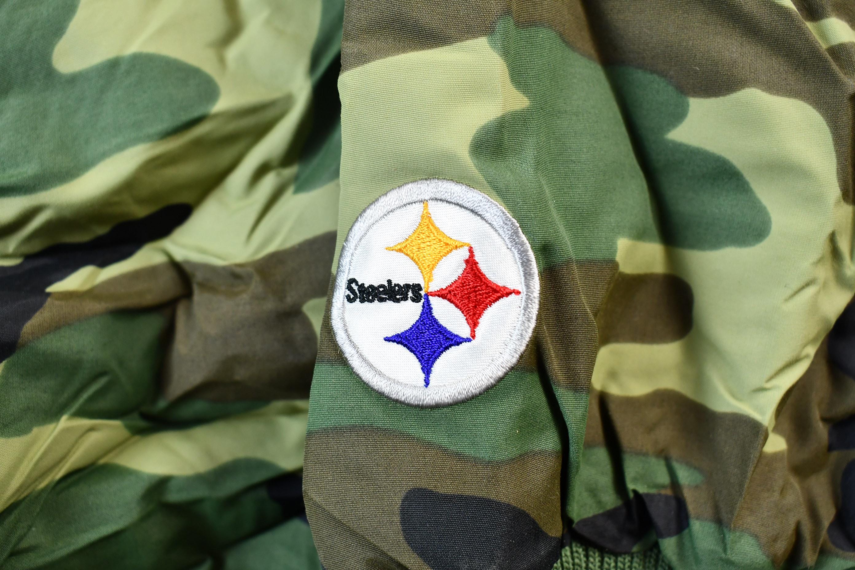 Vintage 1990s Camo Pittsburgh Steelers NFL Football Hooded Puffer Jacket Men's 3XL - Image 8
