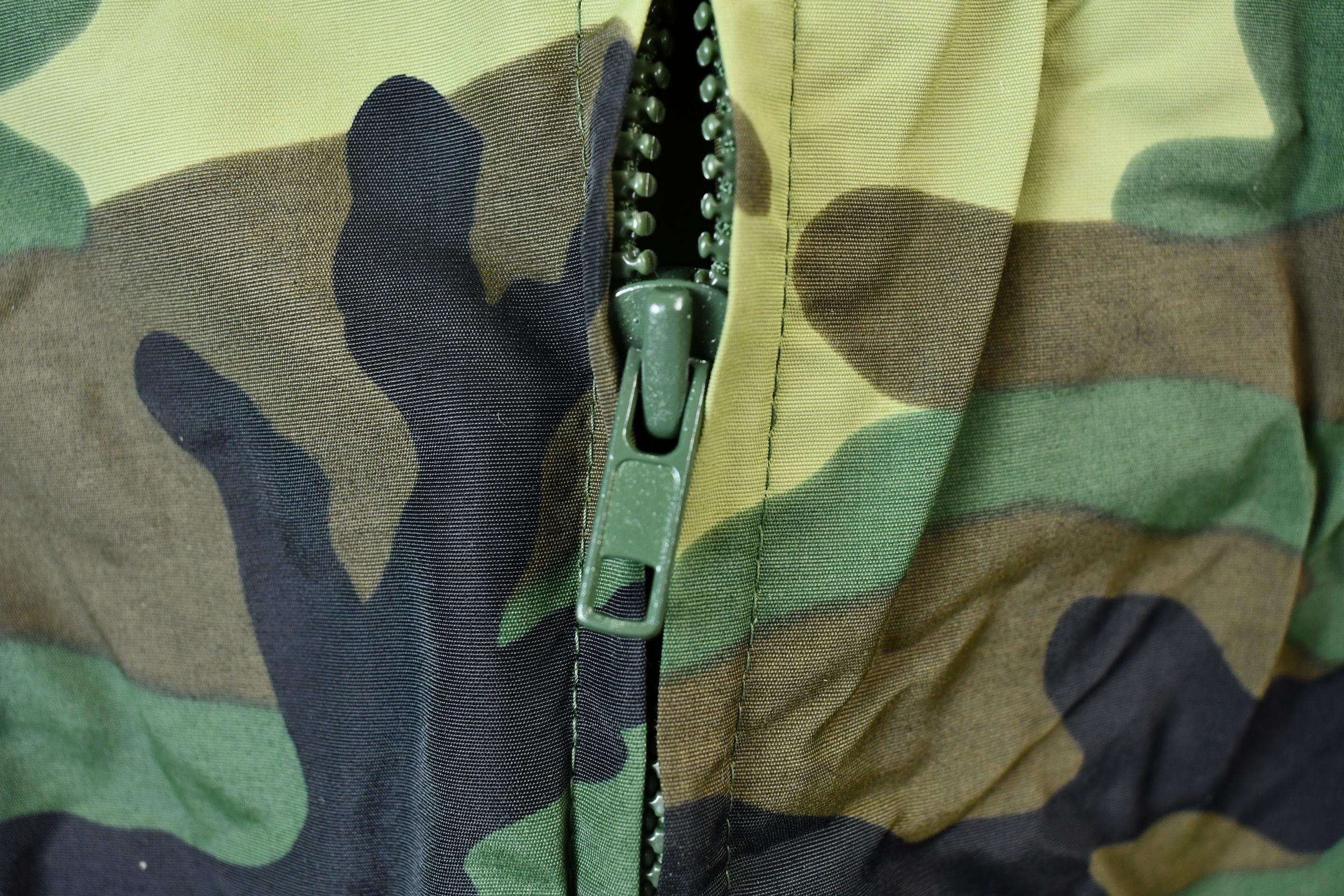Vintage 1990s Camo Raiders NFL Football Hooded Puffer Jacket Men's 3XL - Image 7
