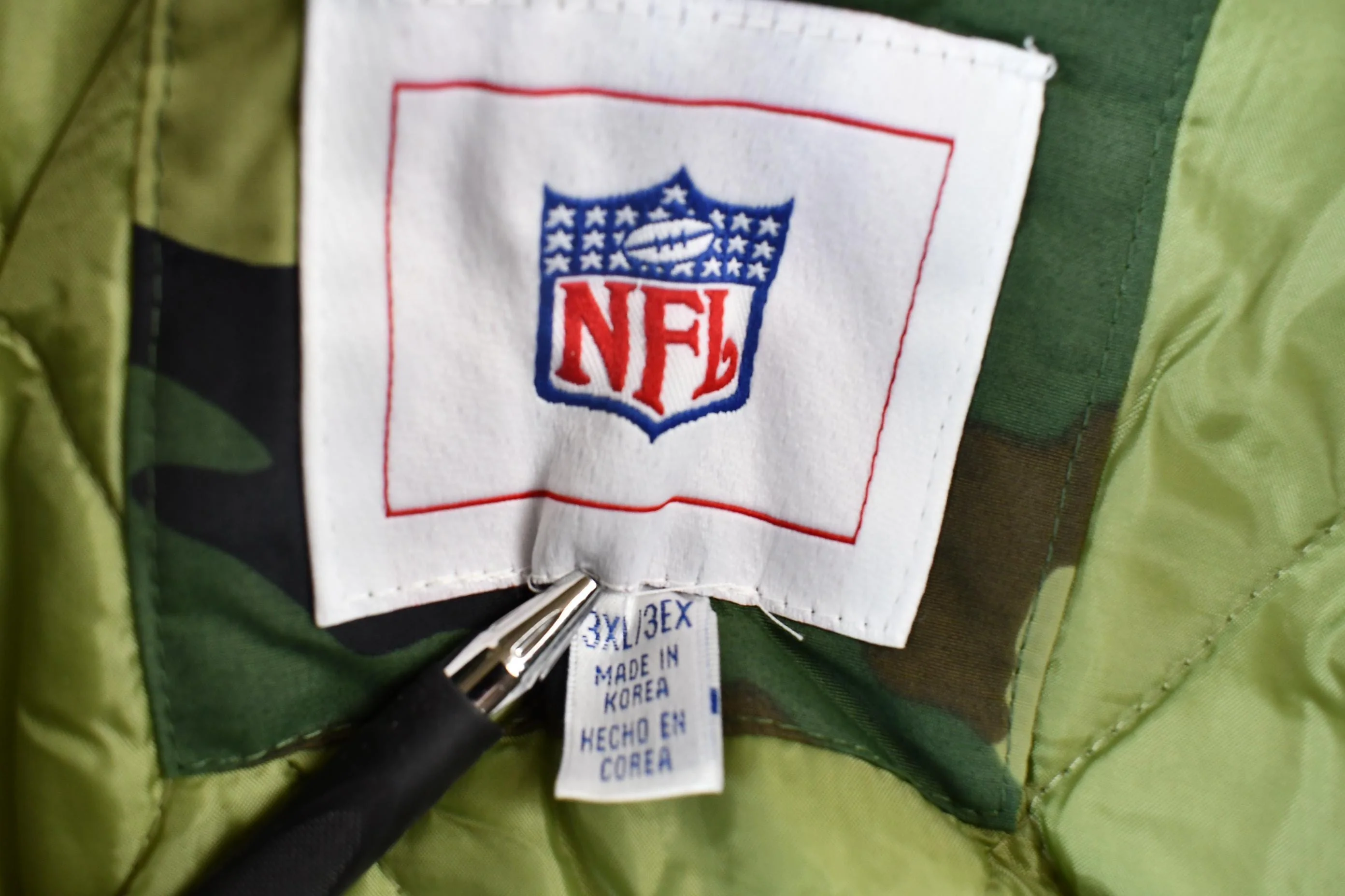 Vintage 1990s Camo Raiders NFL Football Hooded Puffer Jacket Men's 3XL - Image 8