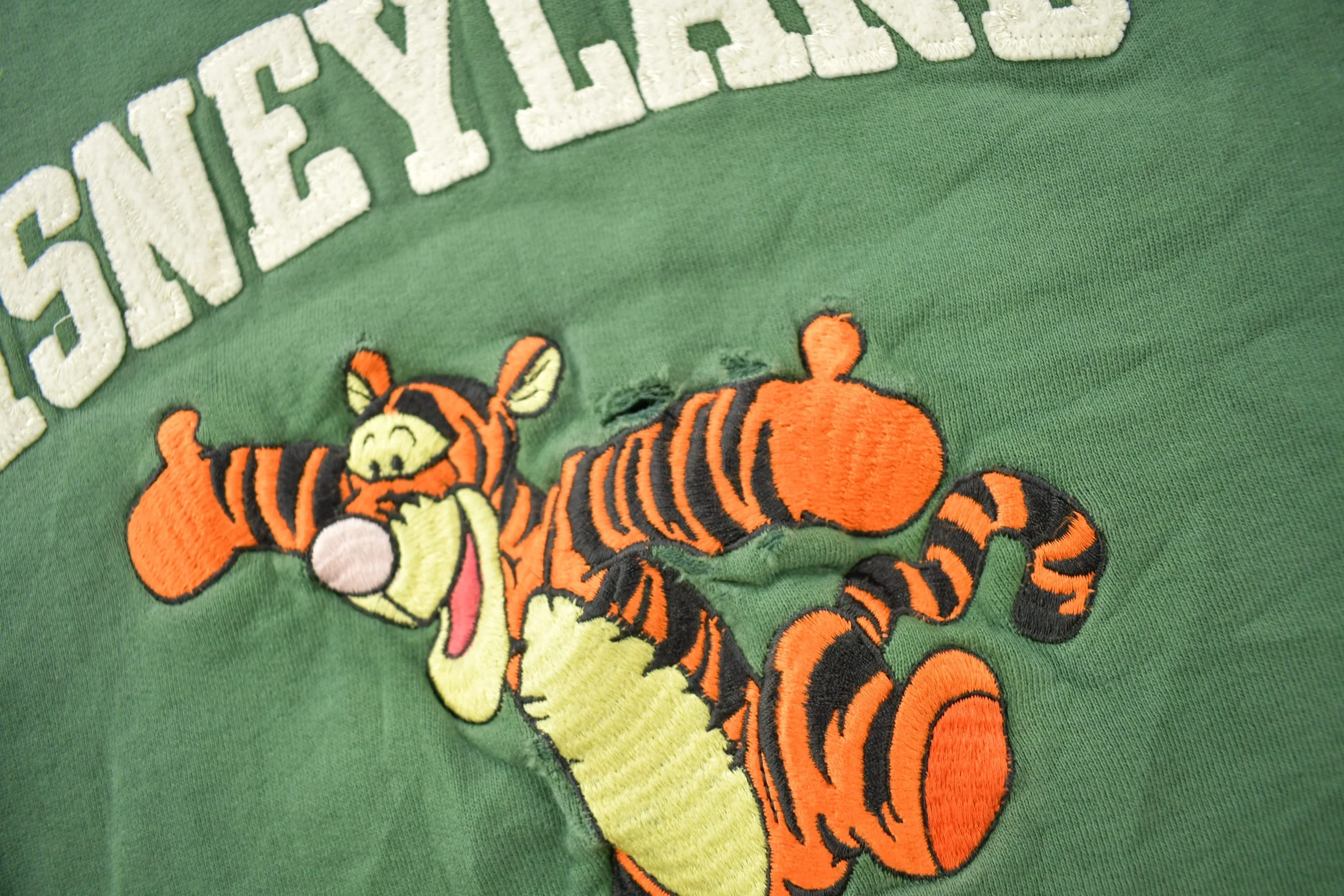 Vintage 1990s DisneyLand Tigger Crewneck Sweatshirt Men's Large - Image 3