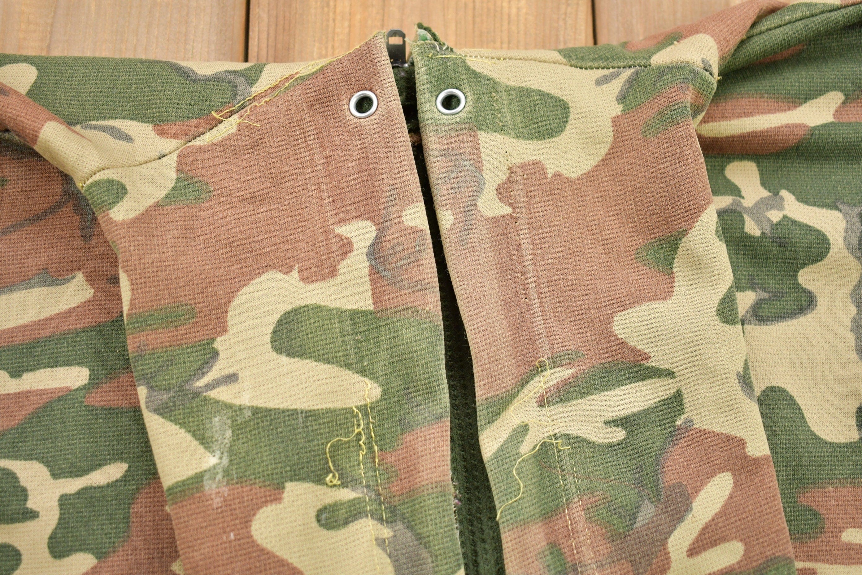 Vintage 1990s Distressed Camouflage Zip Up Hoodie Men's Small - Image 4