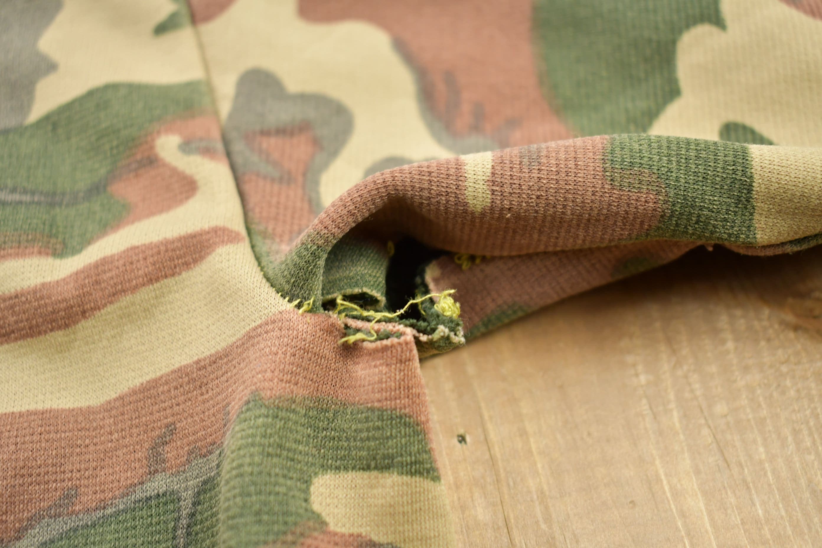 Vintage 1990s Distressed Camouflage Zip Up Hoodie Men's Small - Image 7