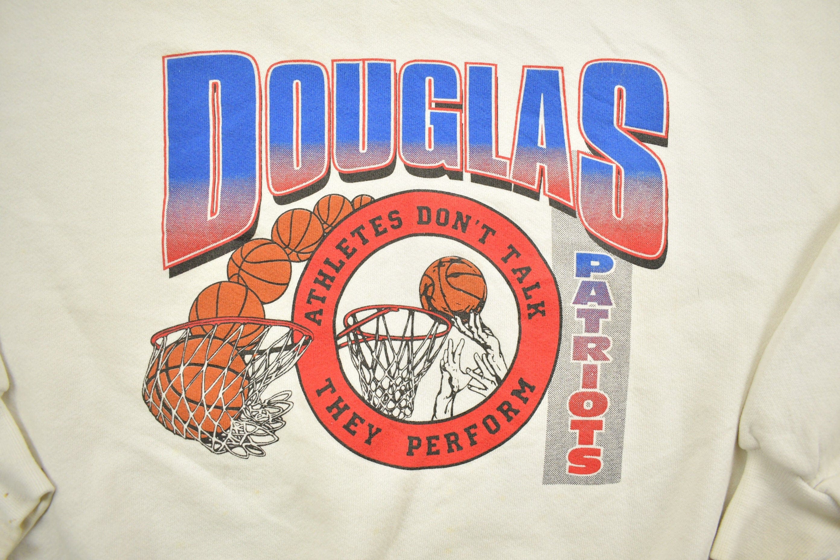 Vintage 1990's Douglas Patriots Basketballl Collegiate Crewneck Men's XL - Image 3