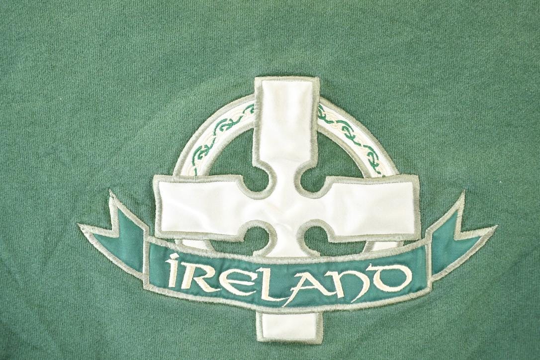 Vintage 1990s Ireland Embroidered Souvenir Crewneck Sweatshirt Made In USA Men's Large - Image 3