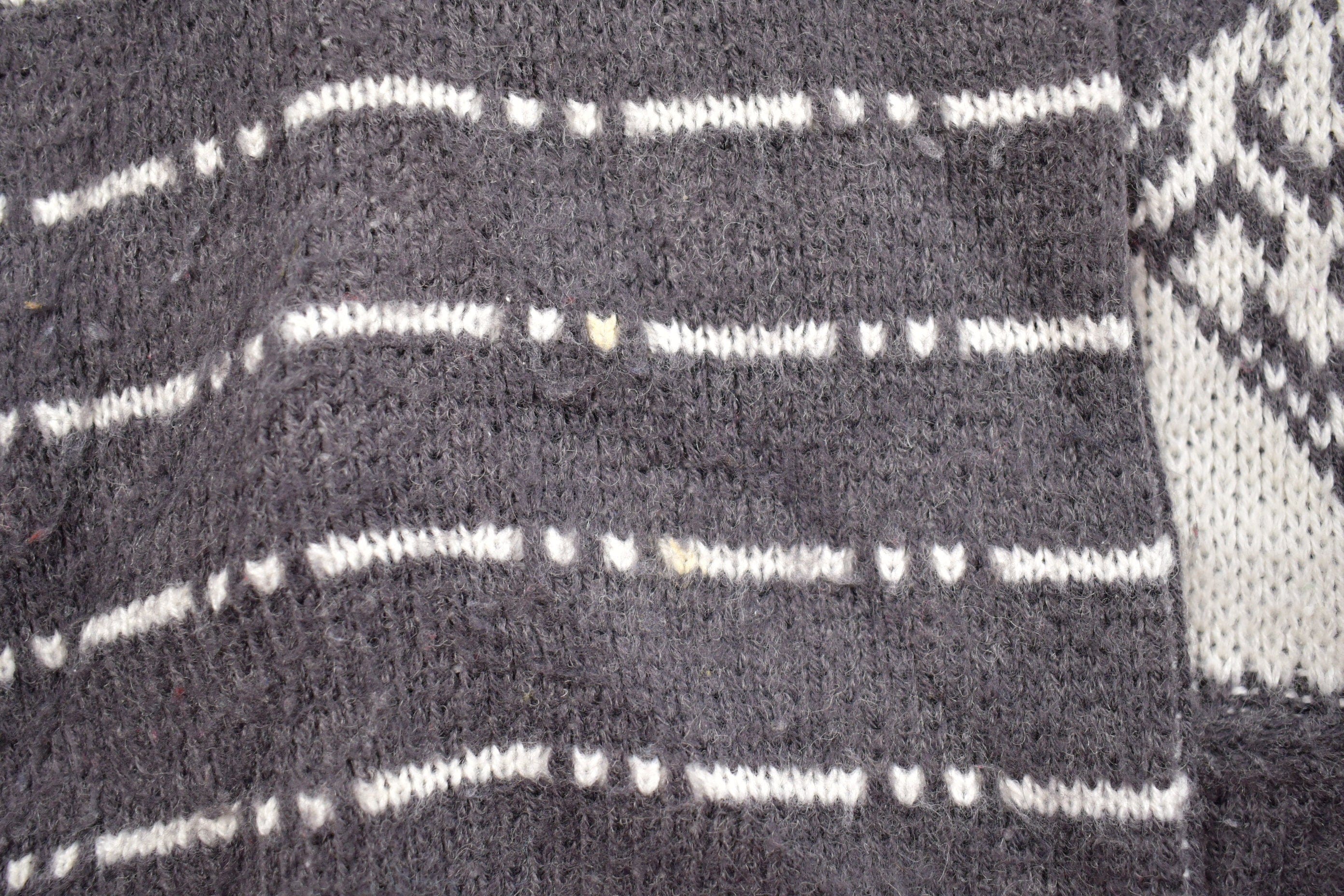 Vintage 1990s Knitted Crewneck Sweater Men's Large - Image 3