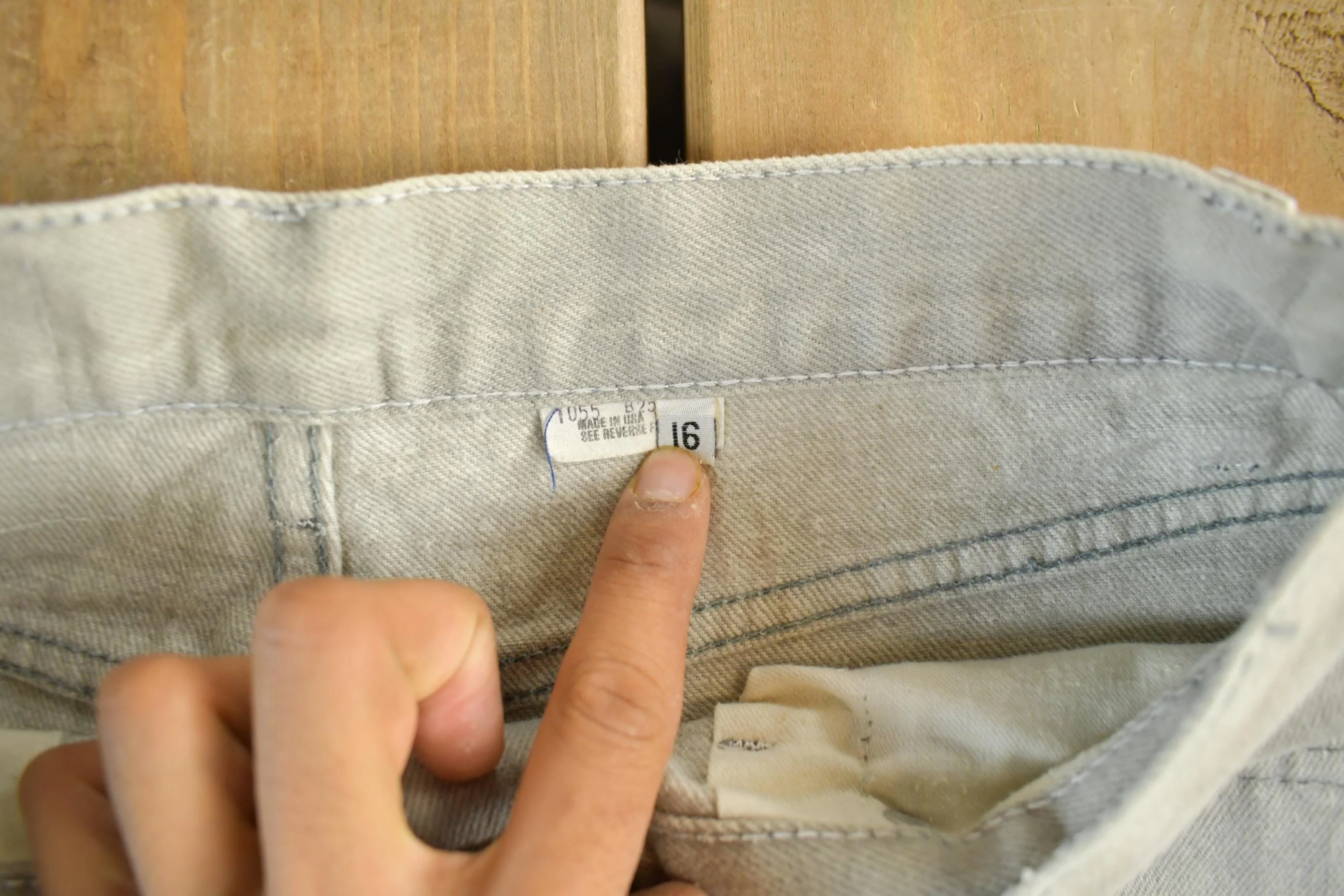 Vintage 1990s Levi's 505 Denim Jeans Women's 28 x 22 - Image 5