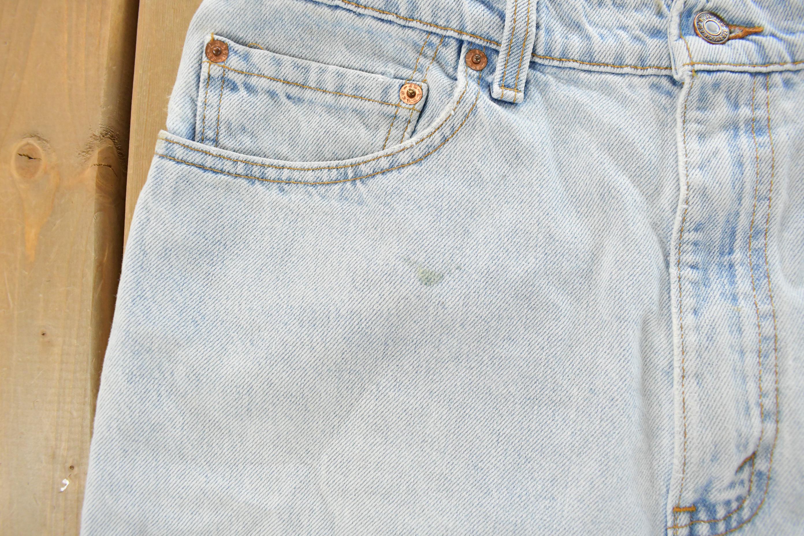 Vintage 1990s Levi's 505 Regular Straight Fit Distressed Denim Jeans Men's 32 x 31 - Image 5