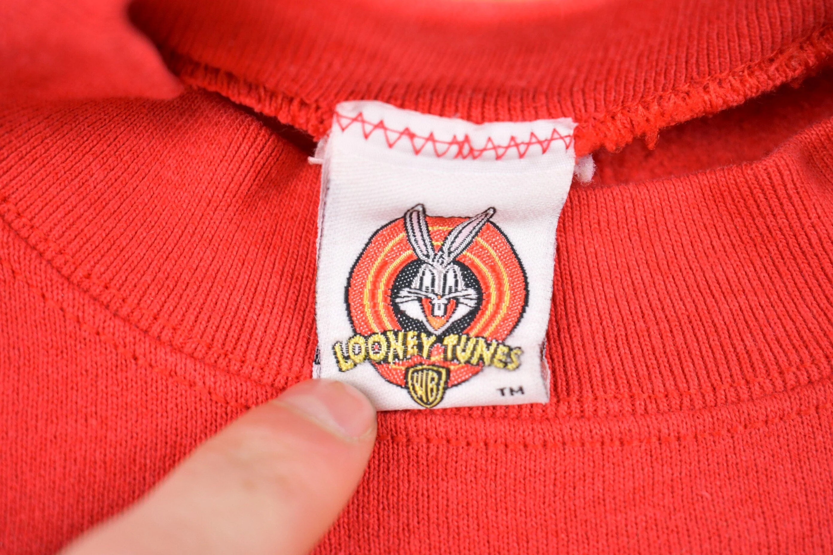 Vintage 1990s Looney Tunes Graphic Sweatshirt Men's Small - Image 4