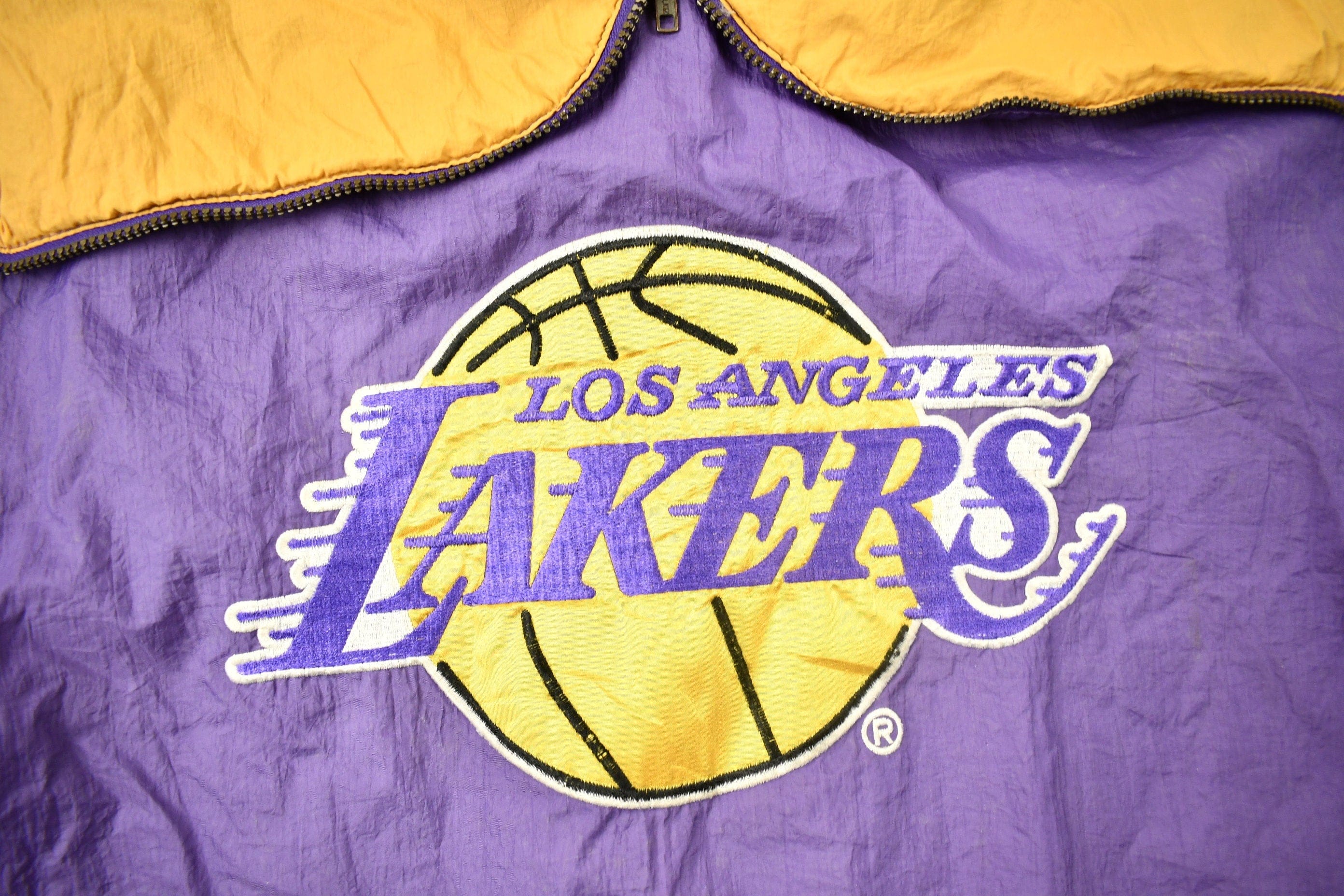 Vintage 1990s Los Angeles Lakers NBA Full Zip Puffer Jacket Men's XL - Image 3