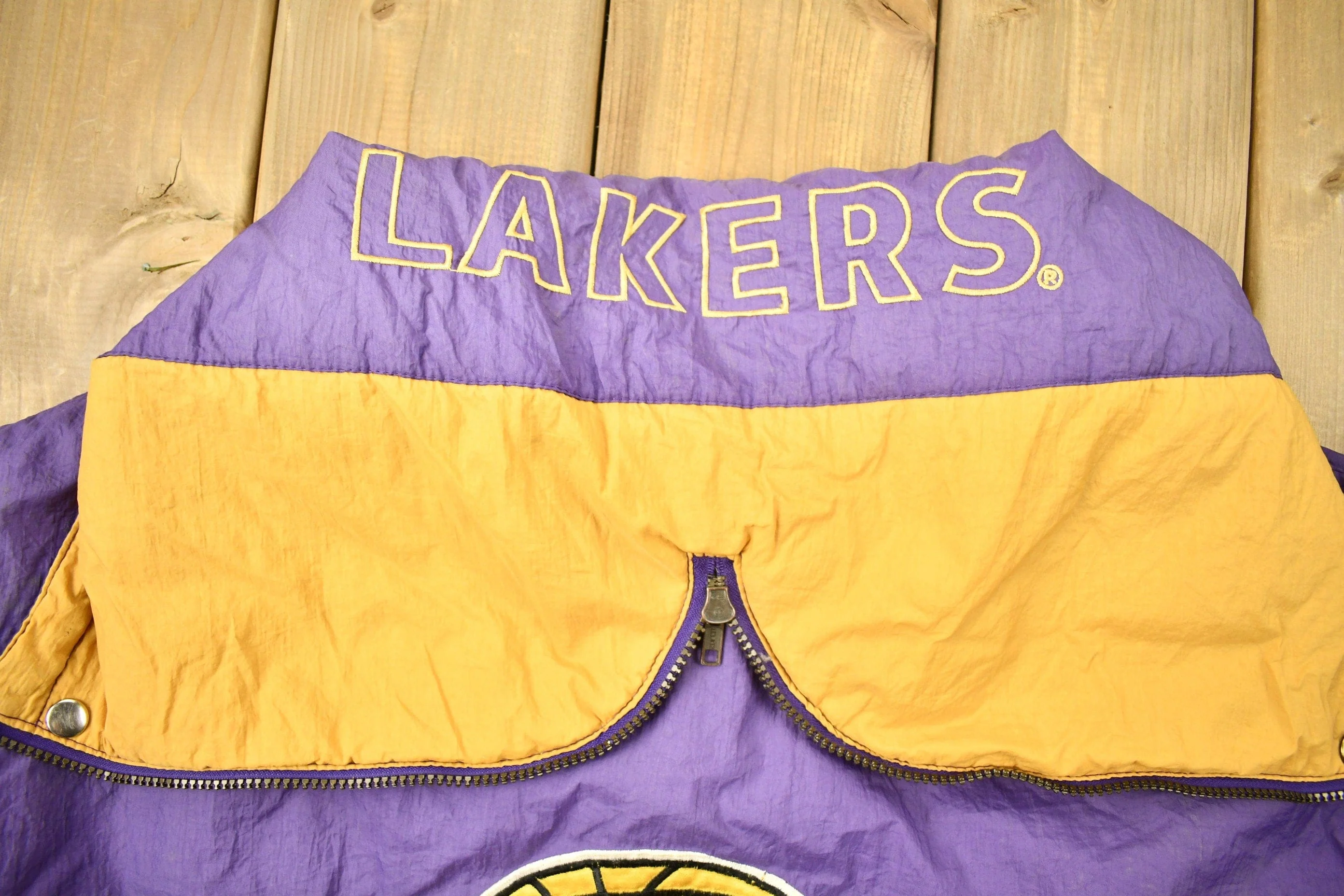 Vintage 1990s Los Angeles Lakers NBA Full Zip Puffer Jacket Men's XL - Image 4