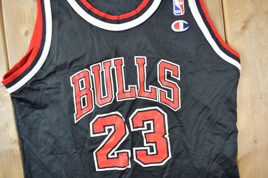 Vintage 1990s Michael Jordan Chicago Bulls NBA Champion Jersey Youth M - Image 3