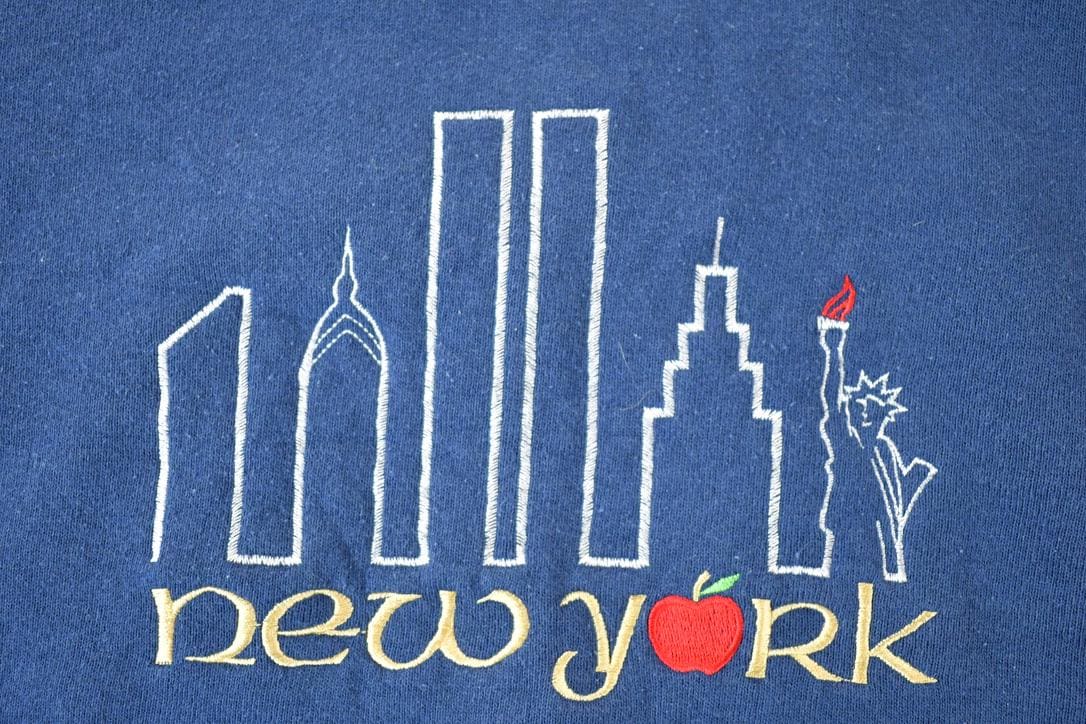 Vintage 1990s New York Big Apple Souvenir Crewneck Sweatshirt Made In USA Men's XL - Image 4