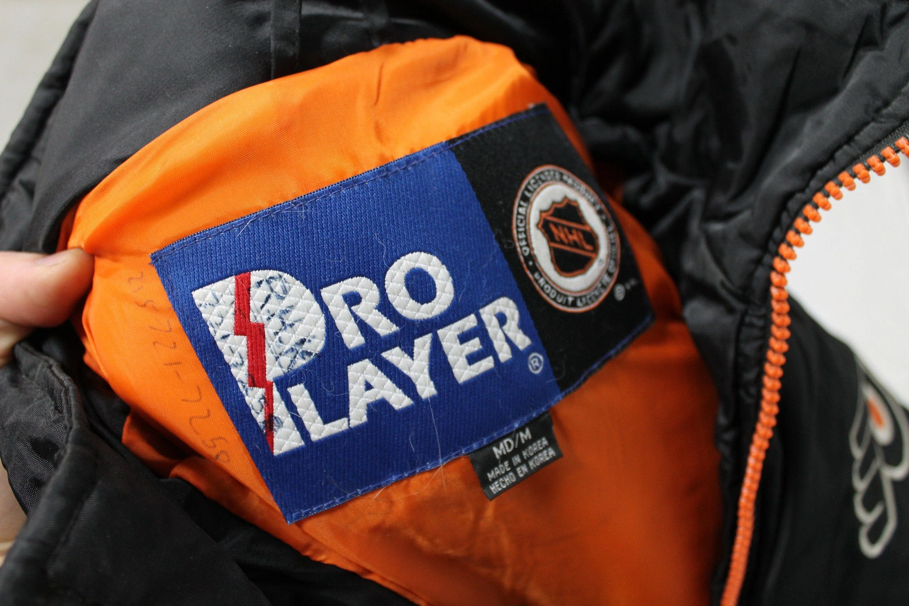 Vintage 1990s Philadelphia Flyers NHL Pro Player Puffer Jacket Men's Large - Image 5
