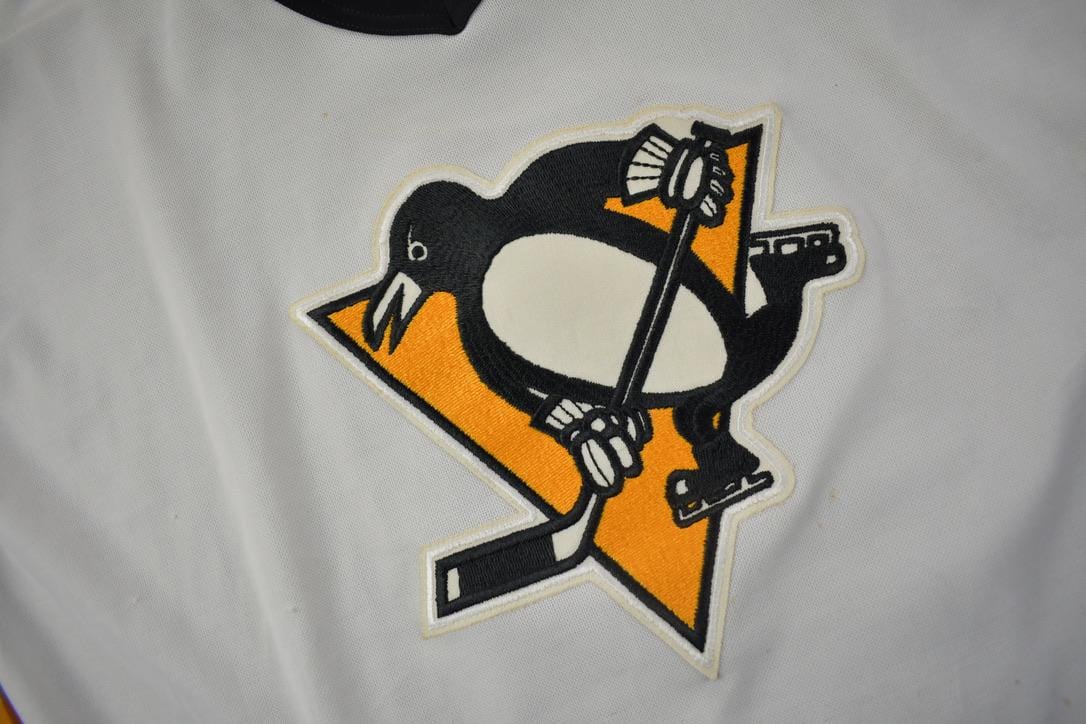 Vintage 1990s Pittsburgh Penguins NHL CCM Hockey Jersey Men's XL - Image 3