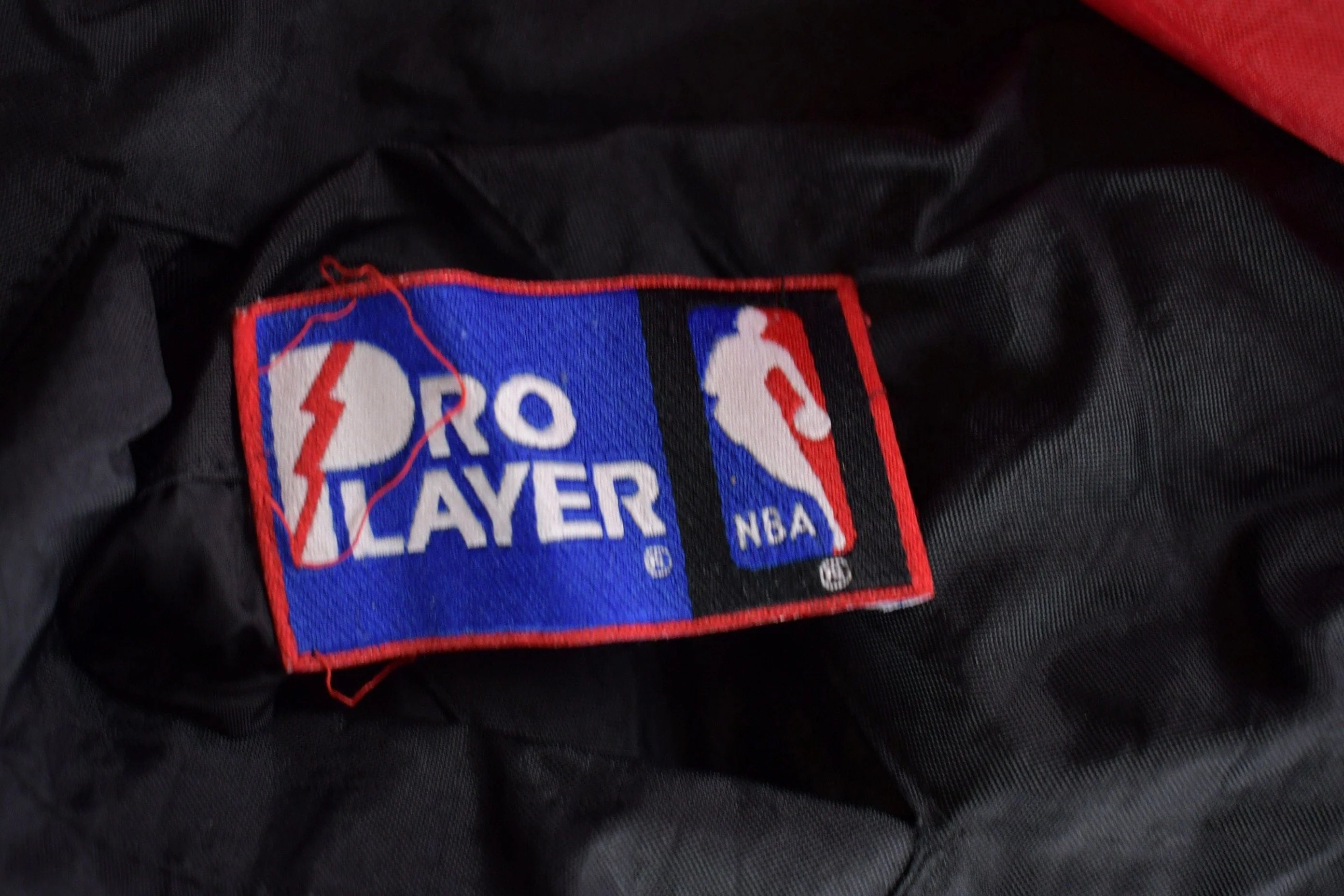 Vintage 1990s Reversible Chicago Bulls NBA Pro Player Puffer Jacket Men's XL - Image 9
