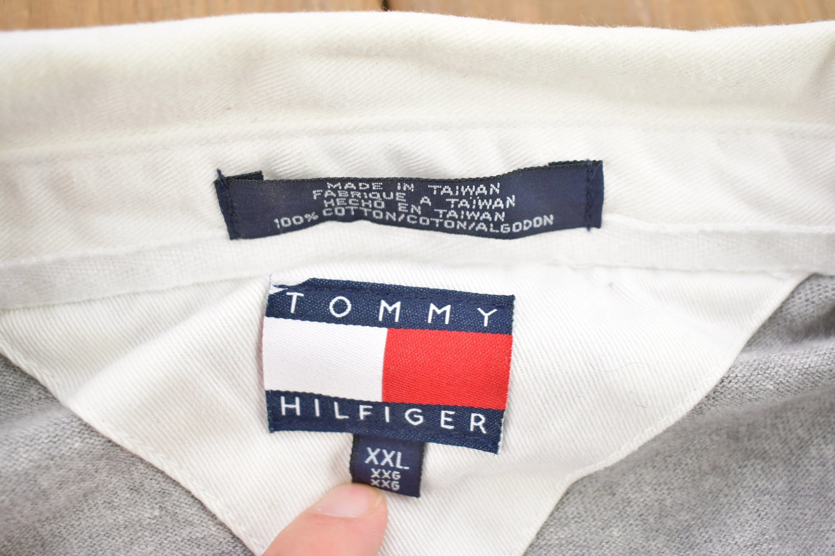 Vintage 1990s Tommy Hilfiger Quarter Button Up Shirt Men's XL - Image 3