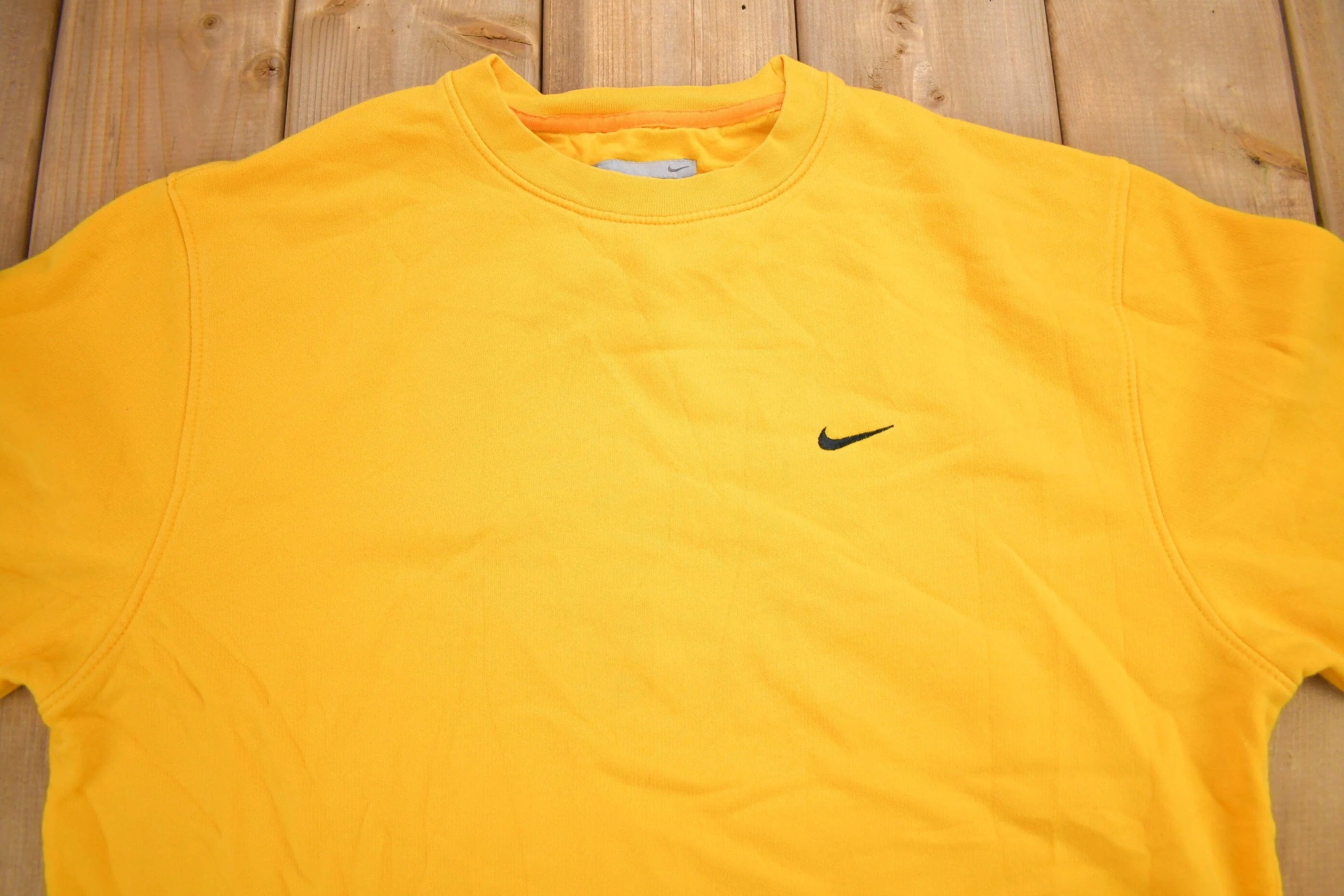 Vintage Y2K Nike Yellow Embroidered Mini Swoosh Crewneck Sweatshirt Men's Medium - Image 3