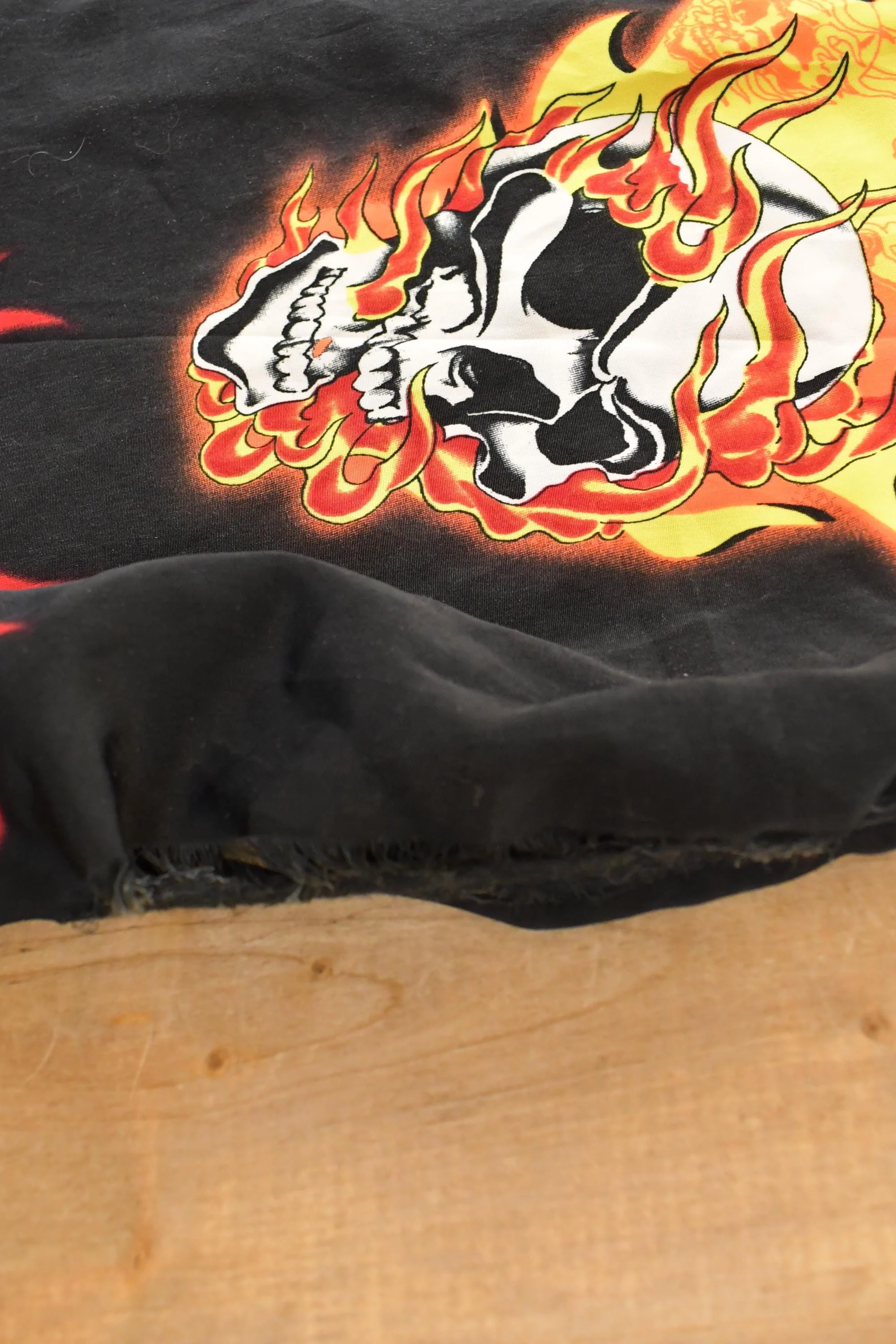 Vintage Y2K Rockhouse Roadhouse Flaming Skulls AOP Thrashed Button Up Shirt Men's XL - Image 4