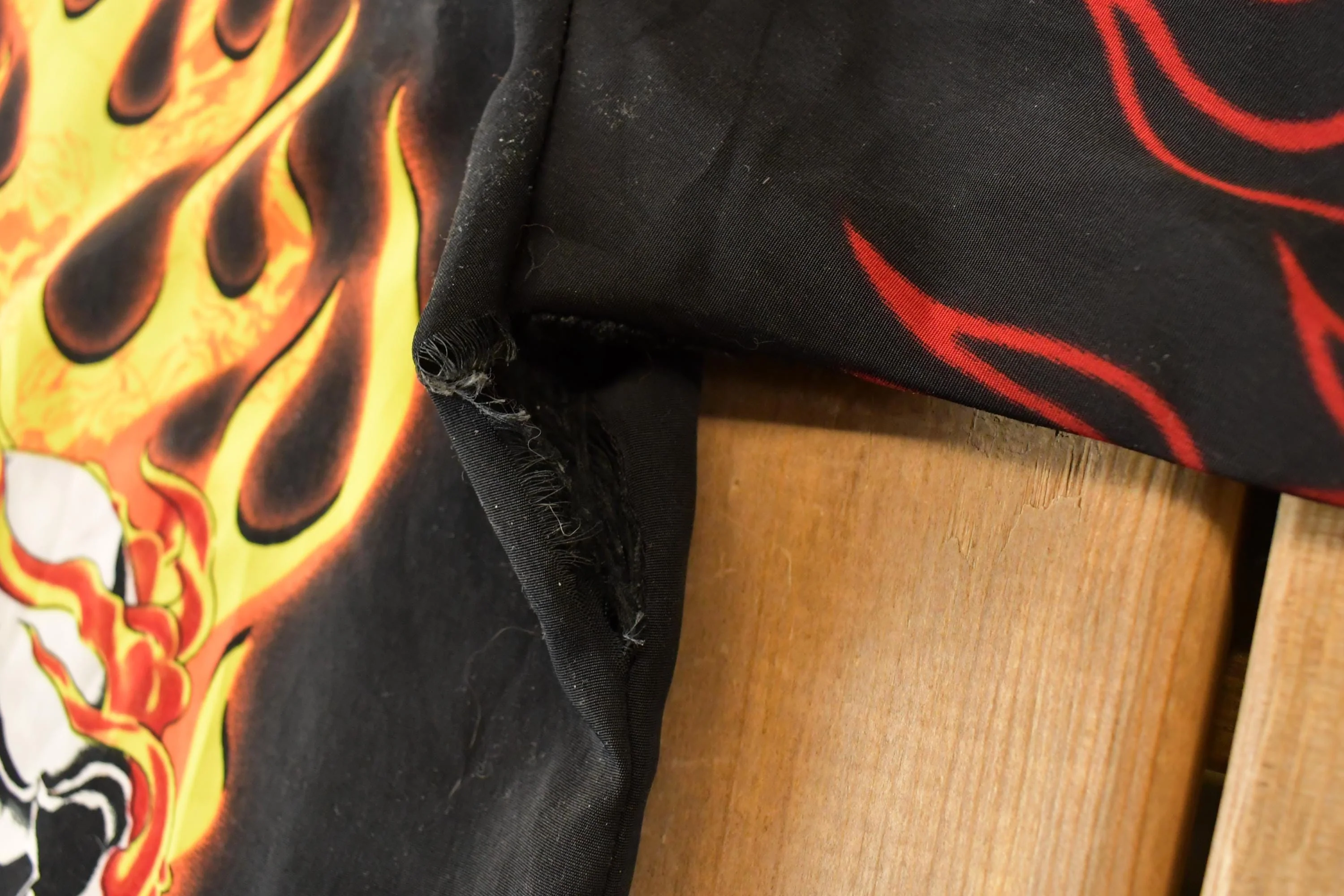 Vintage Y2K Rockhouse Roadhouse Flaming Skulls AOP Thrashed Button Up Shirt Men's XL - Image 6